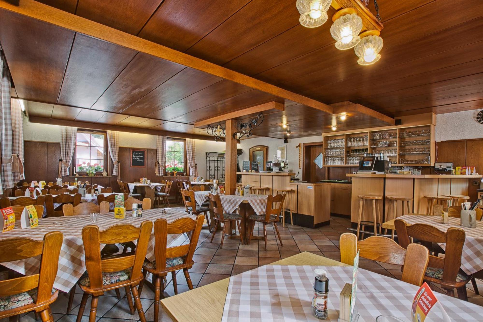ראסטאט Landgasthaus Kreuz Beim Tom מראה חיצוני תמונה